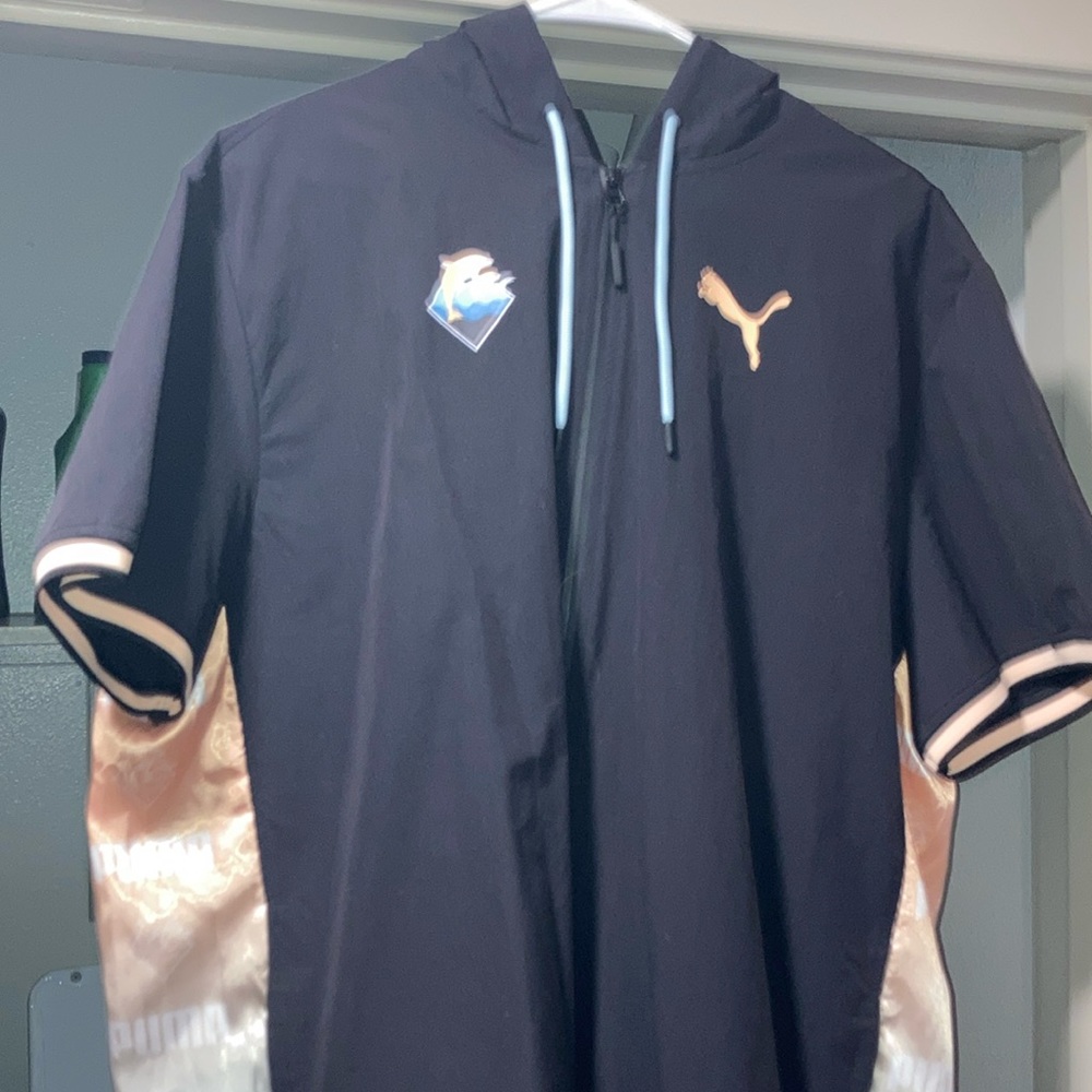 Puma/pink dolphin colab wind breaker short sleeve